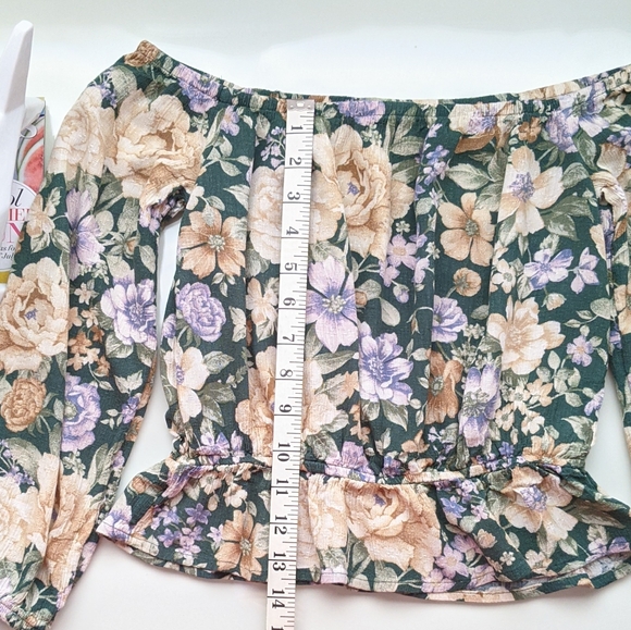 AE Printed Long Sleeve Off-The-Shoulder Blouse - Picture 5 of 10